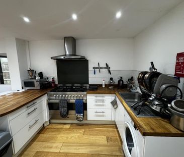 1 bedroom in a house share to rent - Photo 4