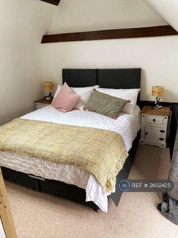 2 bedroom semi-detached house to rent - Photo 4