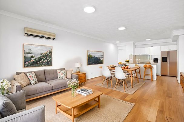 Easy Living in a Bright and Spacious Toowong Apartment - Photo 1