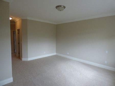 Tenant Pending – Immaculate 3 Bedroom home with Den in Parksville - Photo 2