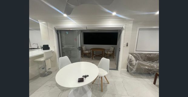 Modern Two Bedroom House - Photo 1