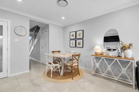 Four-bedroom terrace with practical layout - Photo 2