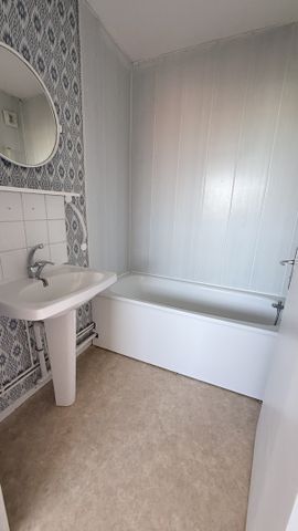 Location Appartement 2 pièces 45m² LENS 62300 - Photo 2