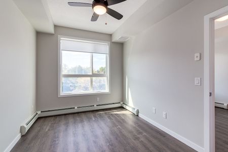 212 - 1605 17 Street Southeast, Calgary - Photo 2