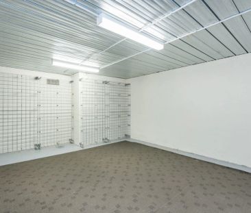 Large Family Home Elevated On Elliott Street - Photo 2