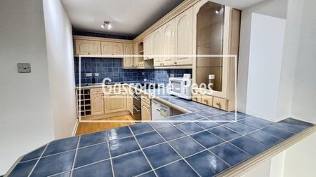 Basingstoke, RG23 - Photo 4