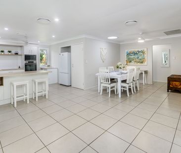 Stunning family residence - the original display home of the estate! - Photo 5