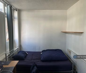1 bedroom in a flat share to rent - Photo 1