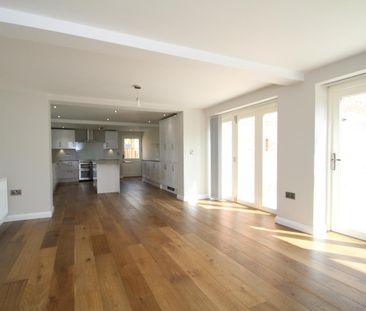 4 bedroom detached barn conversion to rent - Photo 2