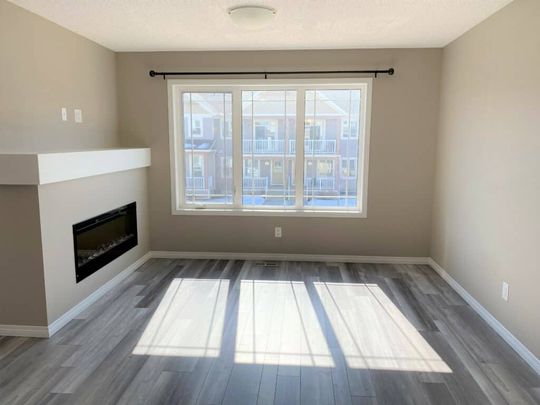 Edmonton Unfurnished townhouse Rental in Stillwater - Brand NEW Townhome in SW Edmonton - Photo 1