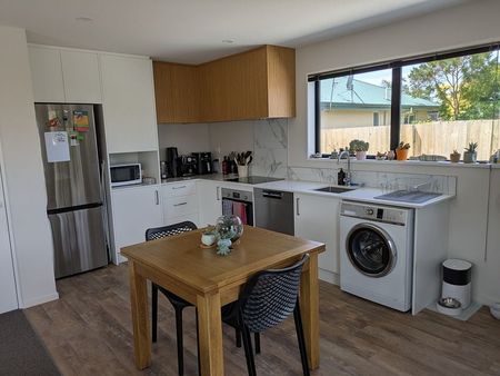 New Quiet 2 Bed/2 Bath Townhouse in Sydenham - Photo 3