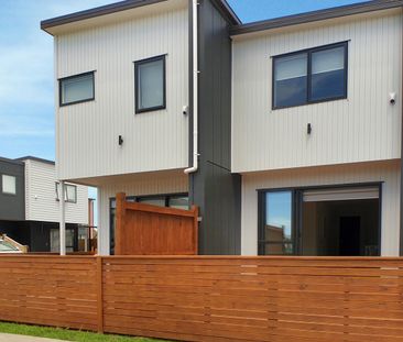 HOBSONVILLE - Terrace House - Photo 1