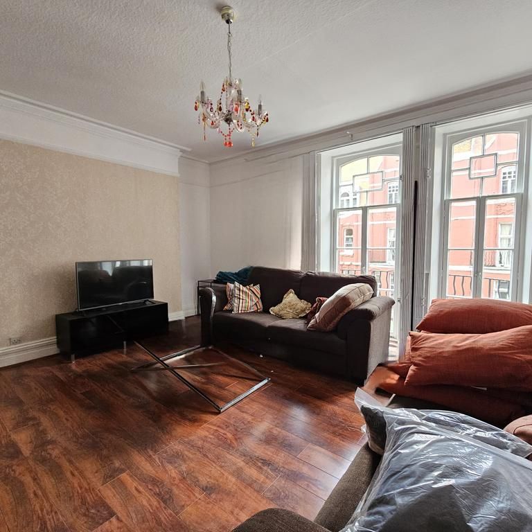 4 bedroom flat to rent - Photo 1