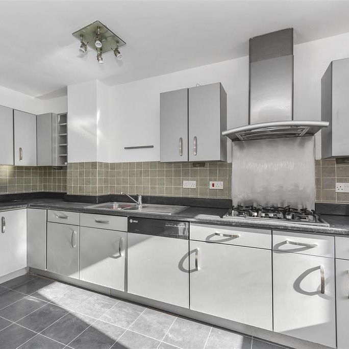 4 bedroom apartment to rent - Photo 1