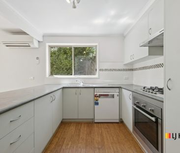 Family Living In Popular Amaroo - Photo 3