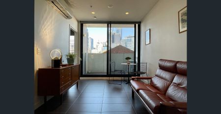 EXECUTIVE LIVING IN THE HEART OF WEST MELBOURNE - Photo 2