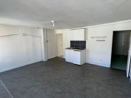 Location Appartement 2 pièces 45m² LA FERTE GAUCHER 77320 - Photo 2