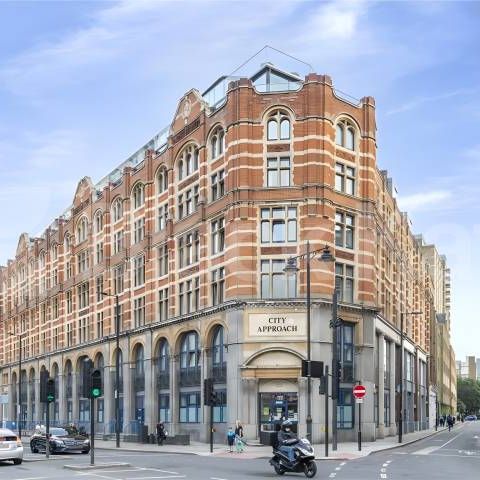 Stylish One-Bedroom Apartment in Prime Old Street Location – 764 Sq Ft - Photo 1