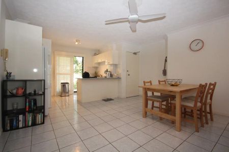 “Spacious two bedroom unit in the heart of Holland Park West!” - Photo 3