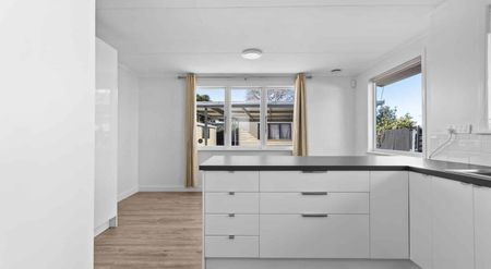 Spacious, Sunny & Secure – Your Ideal Family Home Awaits! - Photo 5