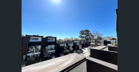 Sophisticated Living with Lift & Low Maintenance - Photo 5