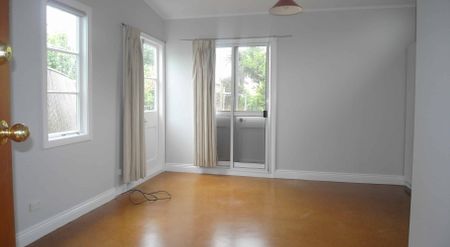 3 bedroom duplex home on large site - Photo 3