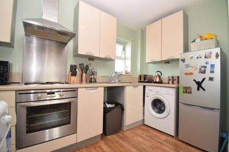 2 bedroom flat to rent - Photo 4