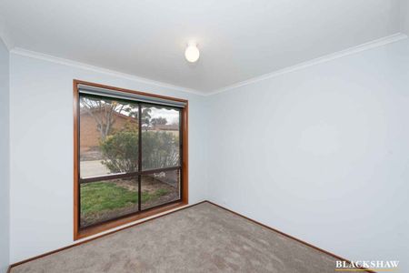 Cosy Three Bedroom Townhouse in Suburban Area. - Photo 2