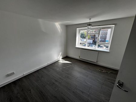 3 bedroom flat to rent - Photo 5