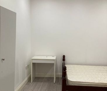 Room in a Shared House, St. Stephen's Road, E6 - Photo 1