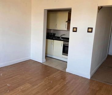 2 Bed Flat, Hitchin Road, LU2 - Photo 1