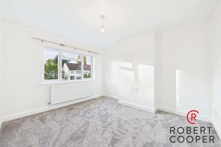 East Towers, Pinner, HA5 - Photo 3