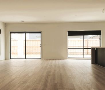 Brand New Double-Story Family Home – Practicality and Convenience i... - Photo 2