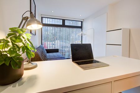 5 Bed Terraced House, Savona Close, SW19 - Photo 2