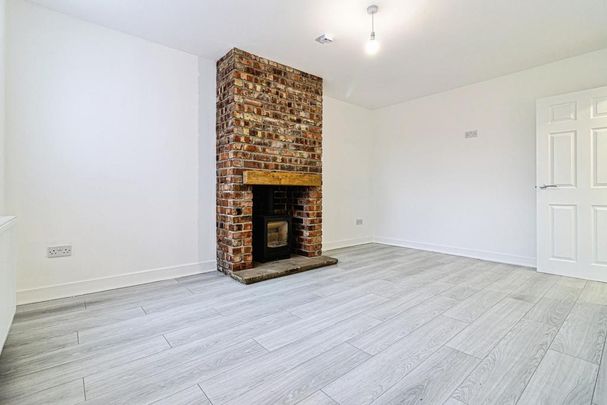 4 bedroom terraced house to rent - Photo 1