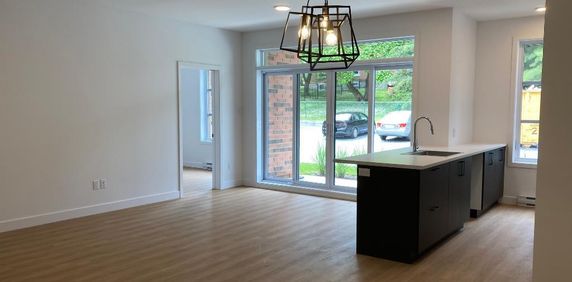 4 1/2 et 5 1/2 à louer St-Hyacinthe Libre immédiatement - Condo / appartment / logement - Photo 2