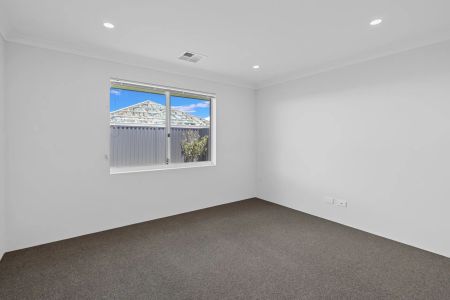 Spacious 4x2 Family Home - Landscaping and Fencing Complete 12th November - Photo 5