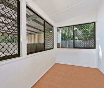 Coastal Charm Meets Everyday Comfort - Photo 5