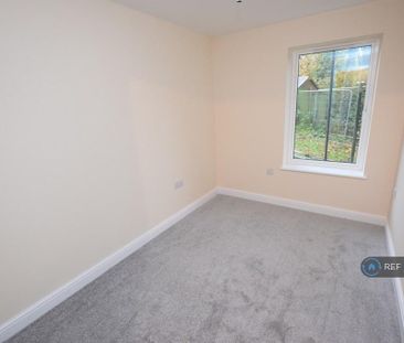 2 bedroom semi-detached house to rent - Photo 4
