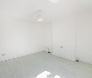 2 bedroom semi-detached house to rent - Photo 5