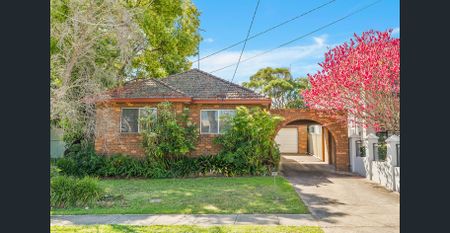 Spacious Home On A Quiet Leafy Street - Photo 5