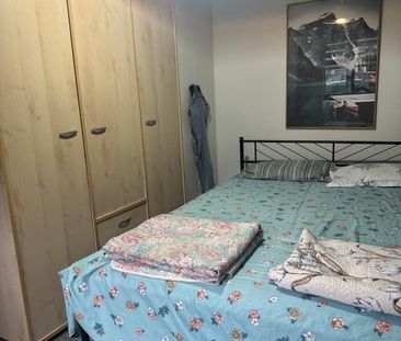 Double bedroom close to chigwel station- £880 pcm - Photo 5