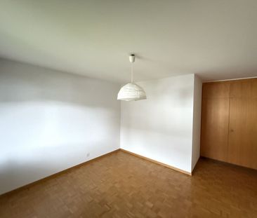 Grande pièces à vivre avec spacieux balcon - Foto 1