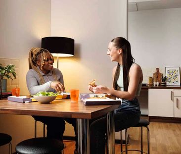 Large High Double Ensuite - Photo 3