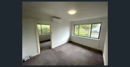PERFECTLY POSITIONED WITH RENOVATED KITCHEN! - Photo 3