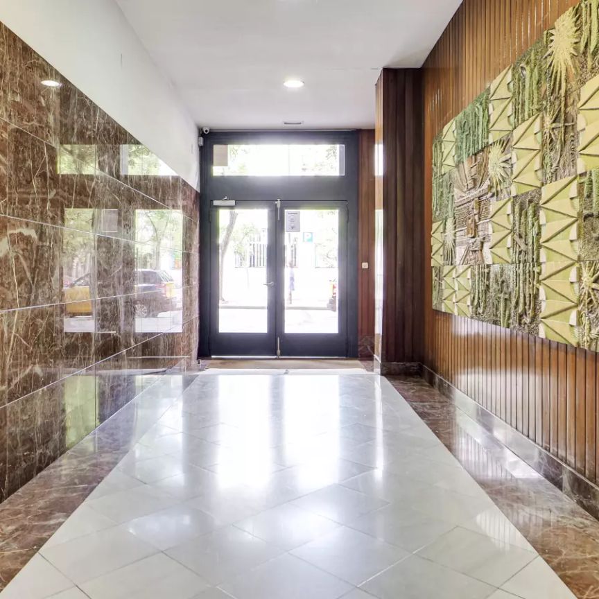 Room in a shared 4-bedroom apartment for rent in El Raval - Photo 1