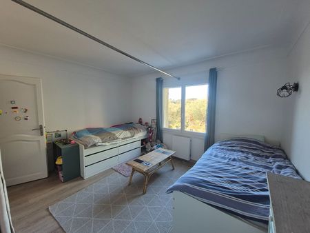 Location Appartement 3 pièces 96m² - Photo 2