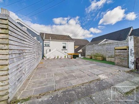 De Winton Street, Tonypandy, CF40 - Photo 2