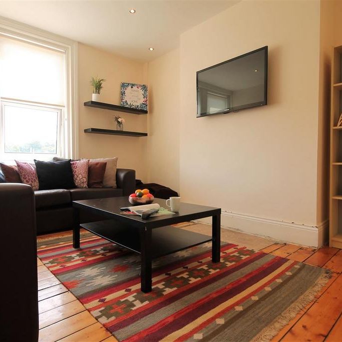 6 bedroom terraced house to rent - Photo 1