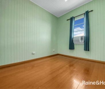 Queensland Living with Modern Extras! - Photo 2